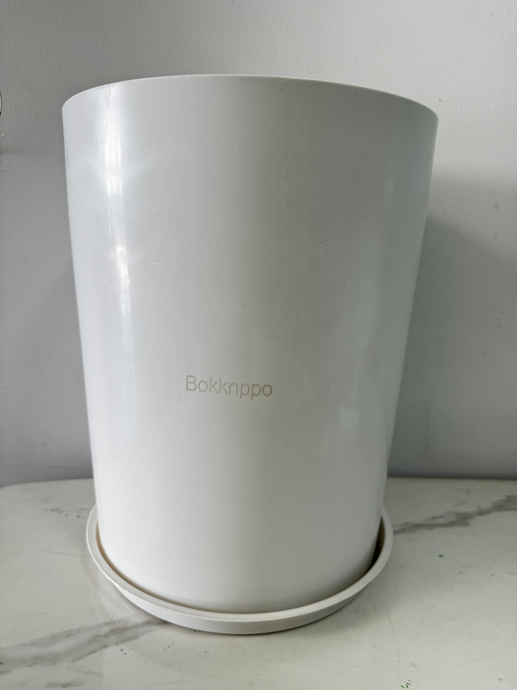 Bokknppo  Flower pot（WHITE）Extra large edition in Resin material. For living room, home, office use；Potted plants and flowers（Approximately 31.5cm in diameter）
